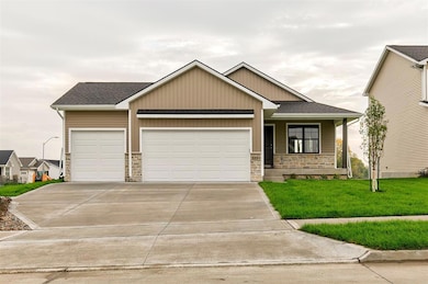 3391 Brook Landing Ct, Des Moines, IA 50317 - photo 2