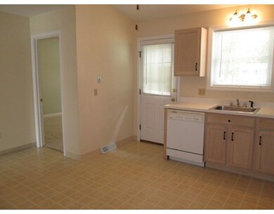 82 Outer Dr unit 82, Chicopee, MA 01022 - photo 5