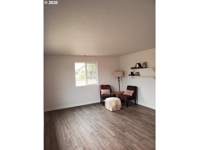 544 SW 1st St, Sheridan, OR 97378 - photo 2