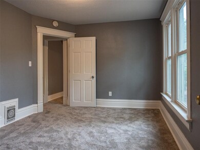 512 14th St SE, Cedar Rapids, IA 52403 - photo 4