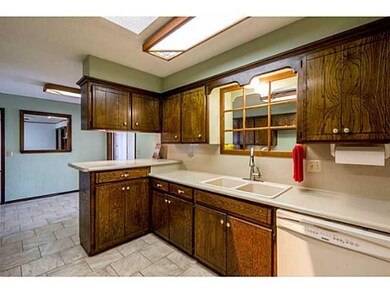 Kitchen. under cabinet lighting