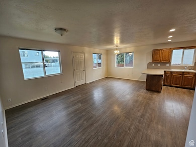 Laminate floors, and recessed lighting.
