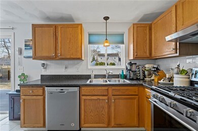 244 Chapmans Ave, Warwick, RI 02886 - photo 6