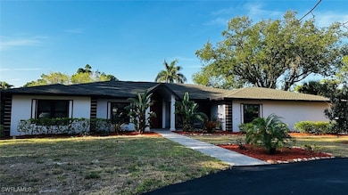 Ranch-style house with stucco siding and a front l
