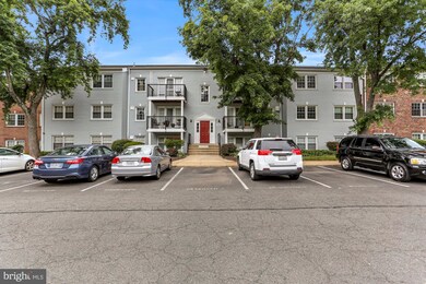 9449 Fairfax Blvd unit 304, Fairfax, VA 22031 - photo 2
