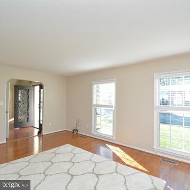 13325 Nassau Dr, Woodbridge, VA 22193 - photo 6
