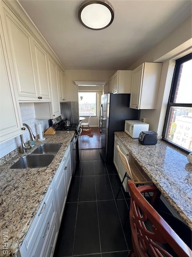 Executive House Apartments unit 23C, Saint Louis, MO 63108 - photo 4