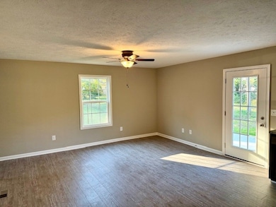 404 Spruce Aly, Tullahoma, TN 37388 - photo 4