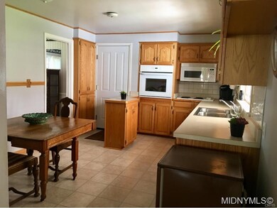Bright, eat in kitchen