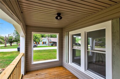 1001 N Banks St, Caldwell, TX 77836 - photo 5