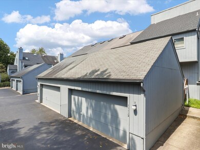 11112 Glade Dr, Reston, VA 20191 - photo 4