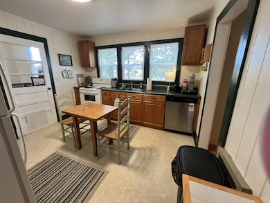 414 Broadway Ave, New Johnsonville, TN 37134 - photo 4