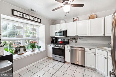 419 Snowflake Cir, Norristown, PA 19403 - photo 5