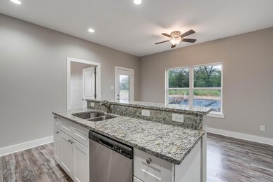 550 S Garrett Ave, Ennis, TX 75119 - photo 6