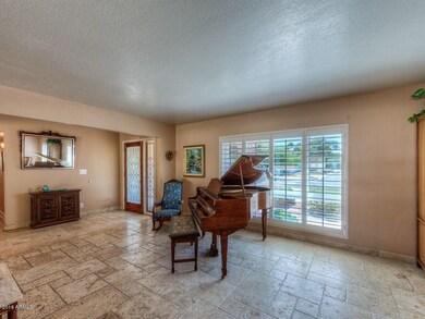 005_Living Room