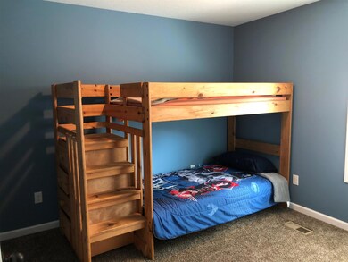 Excellent soft paint colors, and the carpet is still like new...