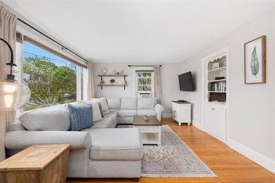Bright and sunny living room