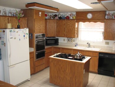 Kitchen w/ island & skylight