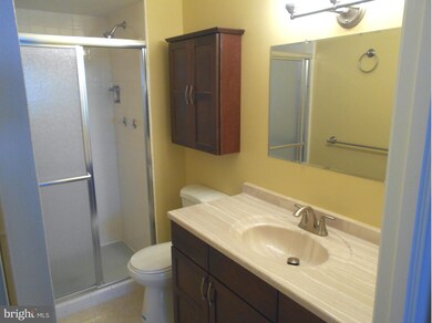 3737 Clarks Ln unit 303, Baltimore, MD 21215 - photo 7