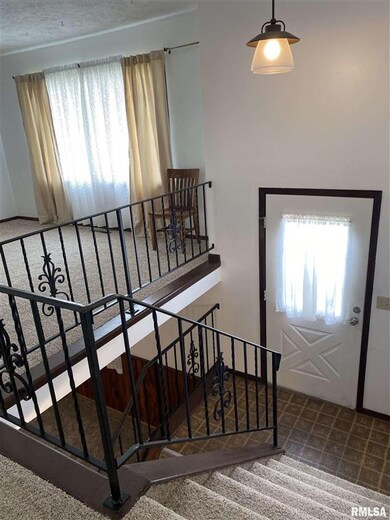 2330 W 57th St, Davenport, IA 52806 - photo 2