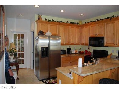 Kitchen - BEAUTIFUL CABINETS W/GRANITE COUNTERS AN