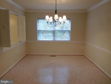 8050 Sleepy View Ln, Springfield, VA 22153 - photo 5