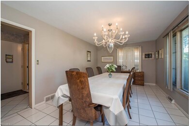 Freshly painted large dining room, perfect for ent