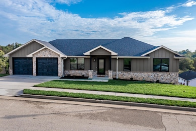 3213 Crystal Ct, Jefferson City, MO 65109 - photo 2