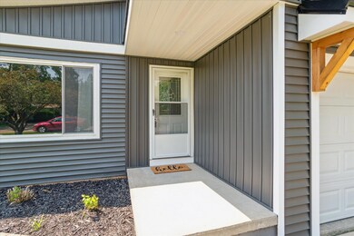 05-4776-Joan-Ln-Pinckney-MI-48169-Window