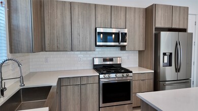 562 Janisch Rd, Houston, TX 77018 - photo 6