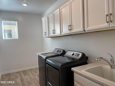 20845 Macaw laundryroom