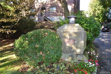 150 N Bedford Rd unit 2F, Chappaqua, NY 10514 - photo 2