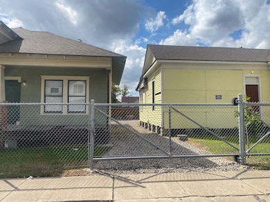 2005 Fulton St, Houston, TX 77009 - photo 2