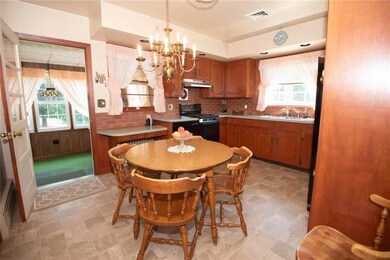 enter into the eat-in kitchen