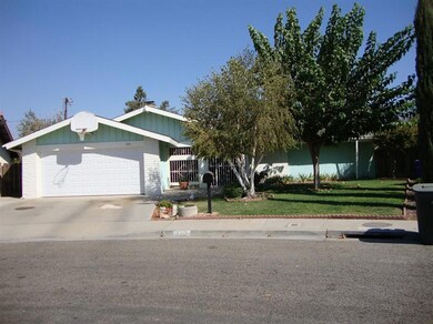 720 Carmelita St, Porterville, CA 93257 - photo 2