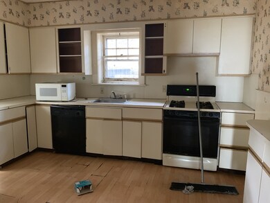 35 Freeland St, Worcester, MA 01603 - photo 7