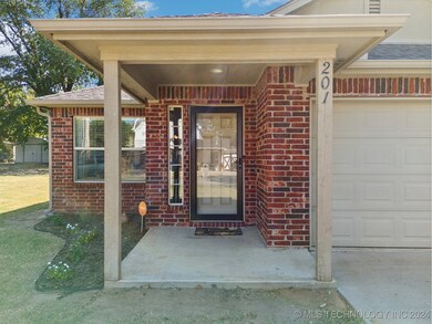 201 E Greeley St, Broken Arrow, OK 74012 - photo 3