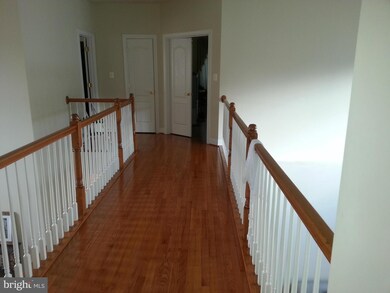 4906 Finchem Ct, Fairfax, VA 22030 - photo 4