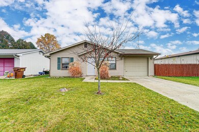 1806 Dallas St, Auburn, IN 46706 - photo 3