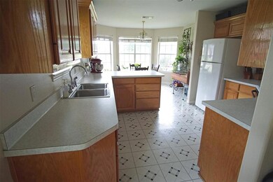 1714 Windsor Dr, Gainesville, TX 76240 - photo 5