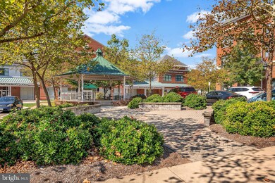 9247 Cardinal Forest Ln unit 201, Lorton, VA 22079 - photo 5