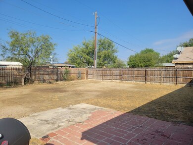 1045 Lazar Dr, Eagle Pass, TX 78852 - photo 3