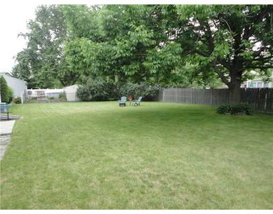 124 Stoneham Dr, Woonsocket, RI 02895 - photo 2