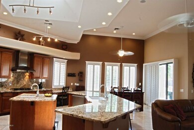 Eat-in-Kitchen