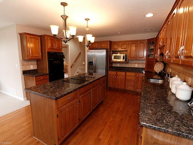 7253 River Rd, Olmsted Falls, OH 44138 - photo 6