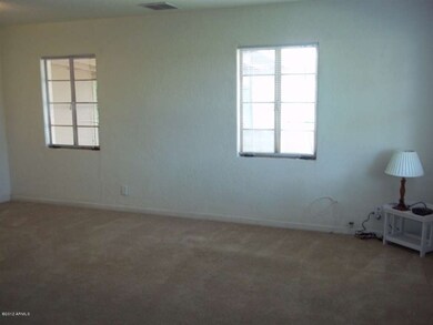 Living room (2)