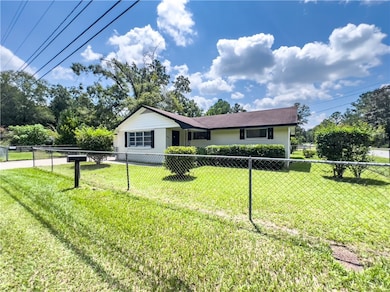 1312 E Plum St, Jesup, GA 31546 - photo 3