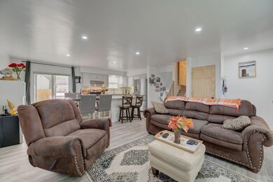 6-web-or-mls-Clement Dr-006
