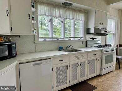 511 N 25th St, Reading, PA 19606 - photo 7