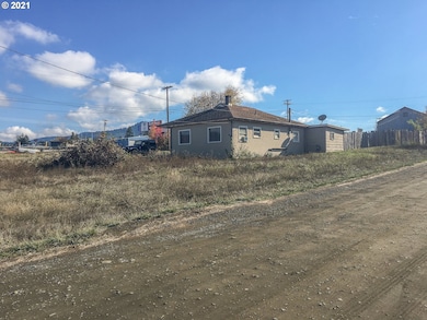 1688 W Central Ave, Sutherlin, OR 97479 - photo 7